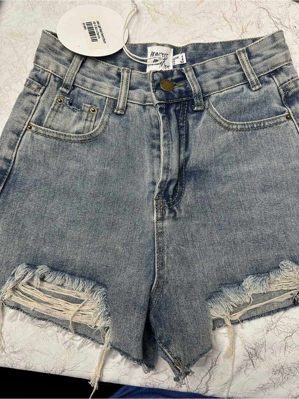 Princess Polly blue denim Shorts
SIZE 0